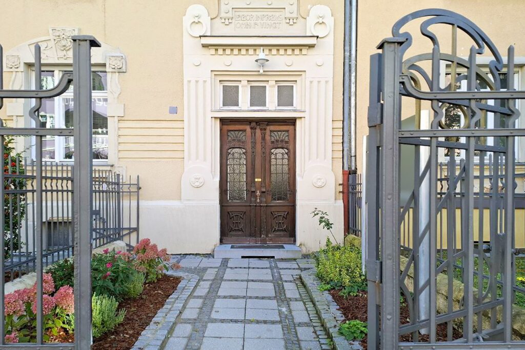 Eingangstür Altbau