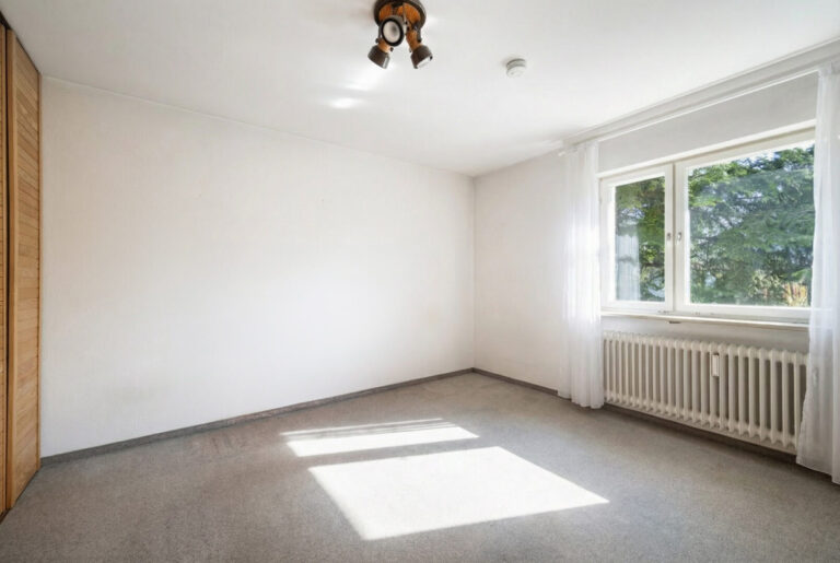 Großzügiges Schlafzimmer